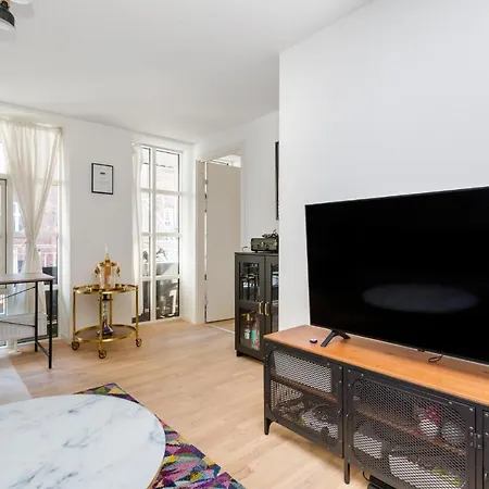 Apartment 200 M Fra Rutebilstation - Privat Terrasse, Grill