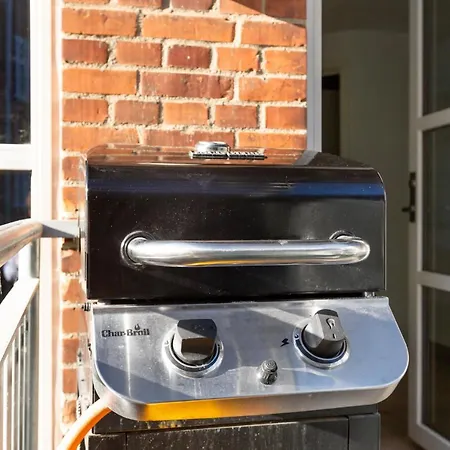 200 M Fra Rutebilstation - Privat Terrasse, Grill Aarhus