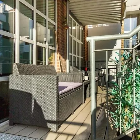 200 M Fra Rutebilstation - Privat Terrasse, Grill Apartment *