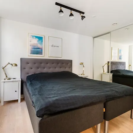 200 M Fra Rutebilstation - Privat Terrasse, Grill Apartment
