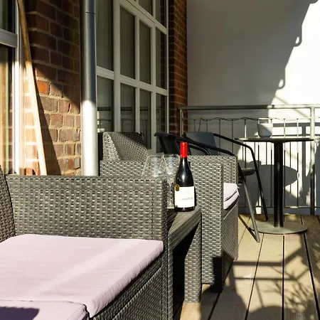 200 M Fra Rutebilstation - Privat Terrasse, Grill Apartment *